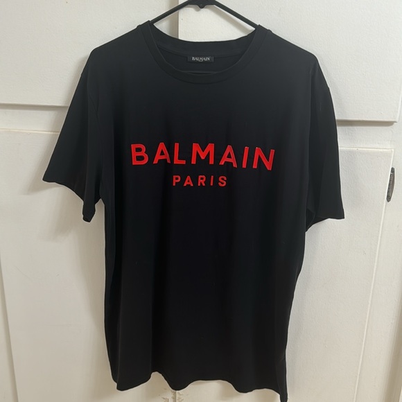Balmain, Paris men’s T-shirt in the black with red logo. Size extra large. - Picture 4 of 5